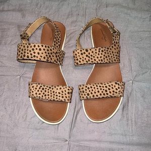 Universal Thread Sandals